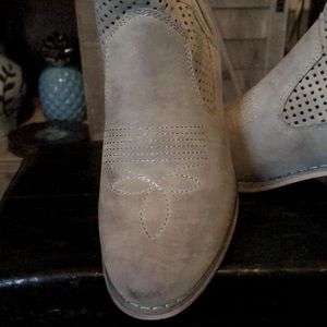 Ankle cowboy boots,suede never worn size 6m